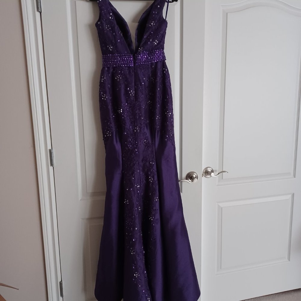 Dress - Picture 6 of 7